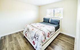 Spacious 5 Bedroom 3 Bath Modern Home By Downtown La With Parking