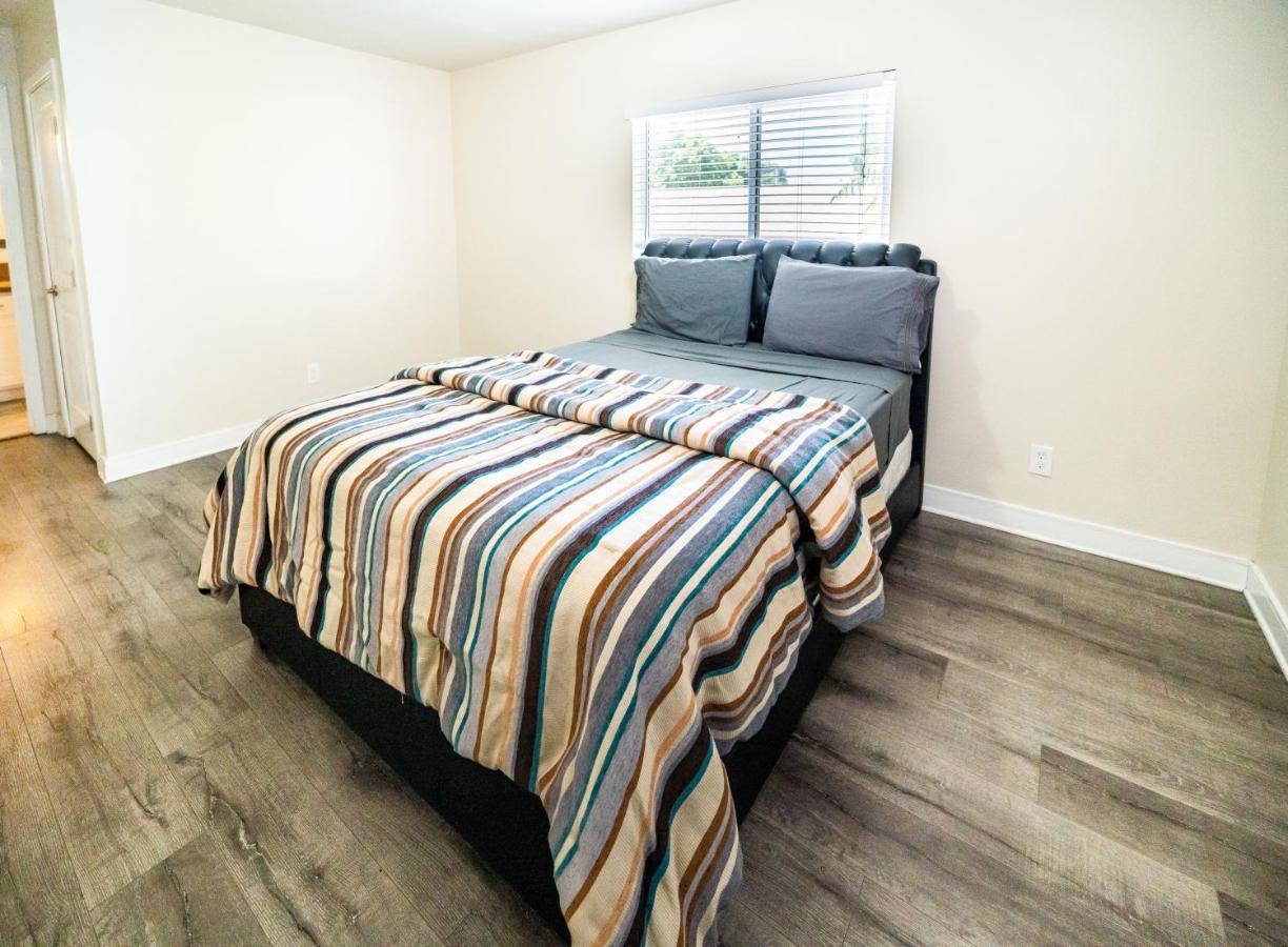 Spacious 5 Bedroom 3 Bath Modern Home By Downtown La With Parking Los Angeles Exterior photo