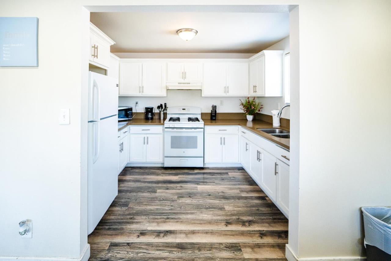 Spacious 5 Bedroom 3 Bath Modern Home By Downtown La With Parking Los Angeles Exterior photo